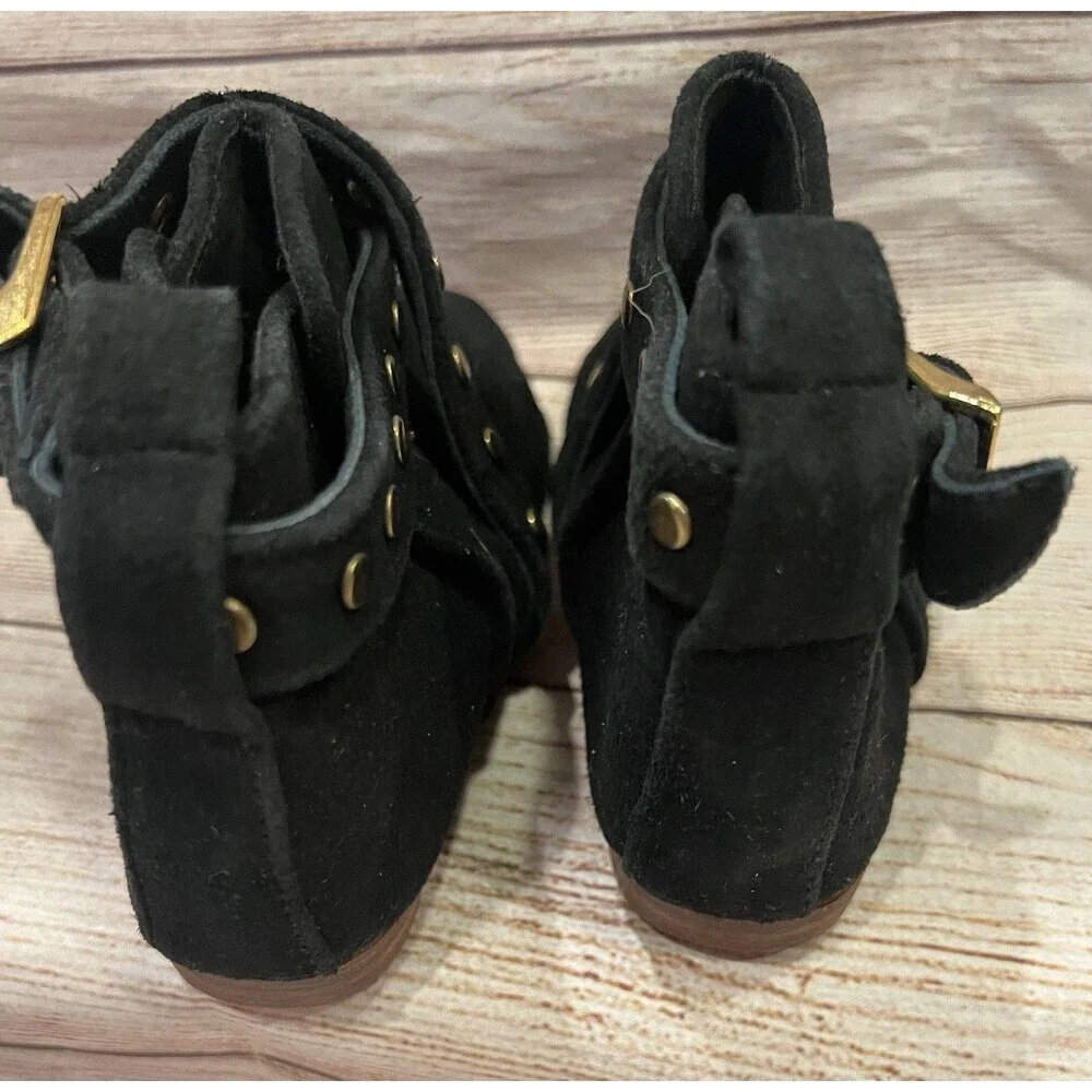 Coastal projections little girls Suede studied boots size 6